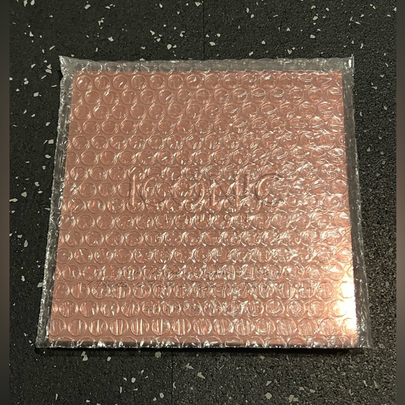 ICONIC LONDON | Desk To Dance Eyeshadow Palette - Picture 4 of 5